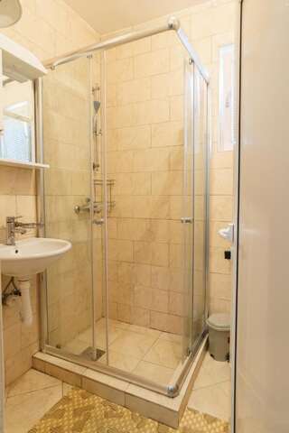 Апартаменты Apartments Lora Бар Номер-студио с видом на сад-16