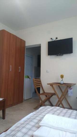 Апартаменты Apartments Lora Бар Номер-студио с видом на сад-24