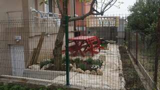 Апартаменты Apartments Lora Бар Номер-студио с видом на сад-49